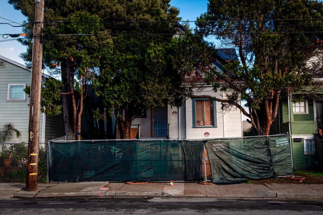 A newly erected fence blocks the front of a vacant home that Moms 4 Housing activists occupied during a monthslong protest, which ended in a court ordered eviction, in Oakland, Calif., on Jan. 28, 2020. (Philip Pacheco/AFP via Getty Images)