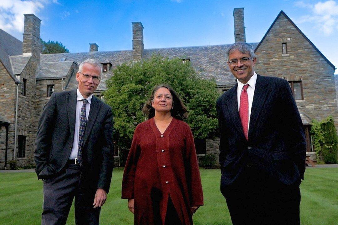 The authors of the Great Barrington Declaration at the American Institute for Economic Research, (L–R) Martin Kulldorff, Sunetra Gupta, and Jay Bhattacharya, in October 2020. (Taleed Brown/CC BY 4.0)