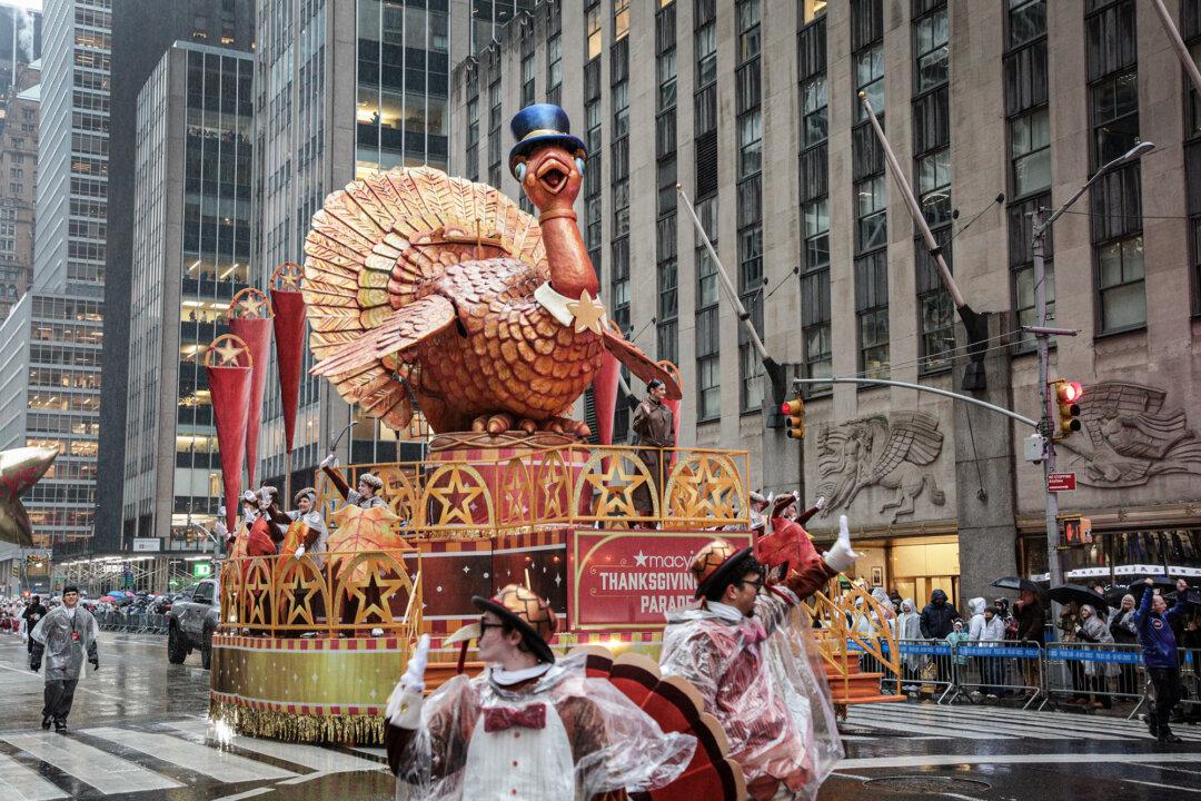 An estimated 3 million people turned out in inclement weather to watch the Macy's Thanksgiving Parade in New York City on Nov. 28, 2024. (Richard Moore/The Epoch Times)