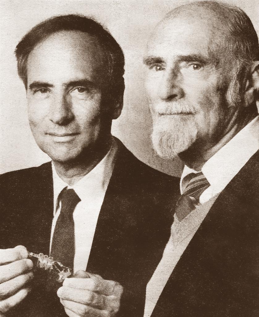 Theodore Maiman with his father, Abe (circa 1987), who encouraged his interest in electronics. (<a href="https://commons.wikimedia.org/wiki/User:BolkoR">BolkoR</a>/<a href="https://creativecommons.org/licenses/by-sa/4.0/">CC BY-SA 4.0</a>)