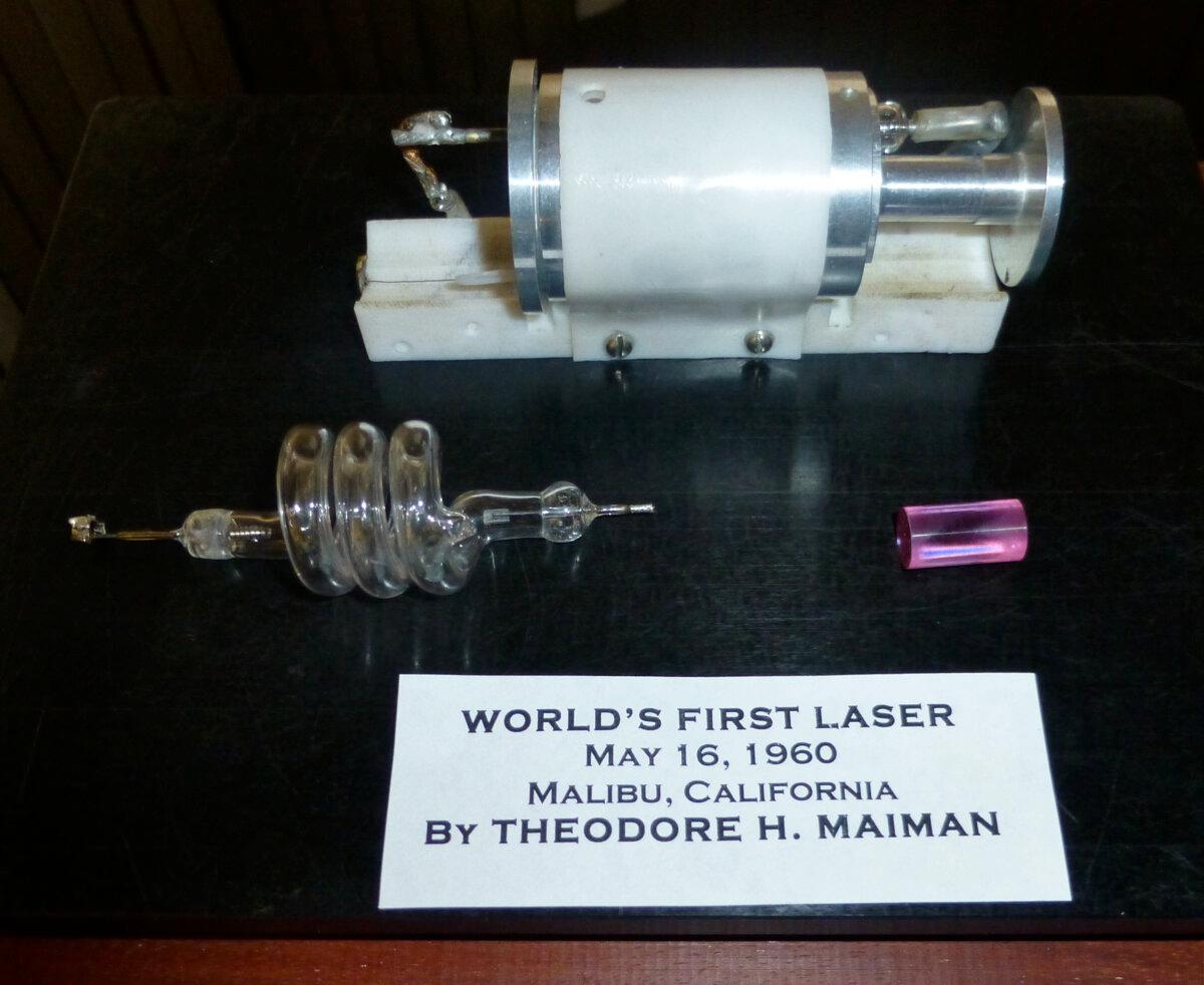Maiman's first laser. (<a href="https://commons.wikimedia.org/wiki/User:BolkoR">BolkoR</a>/<a href="https://creativecommons.org/licenses/by-sa/4.0/">CC BY-SA 4.0</a>)