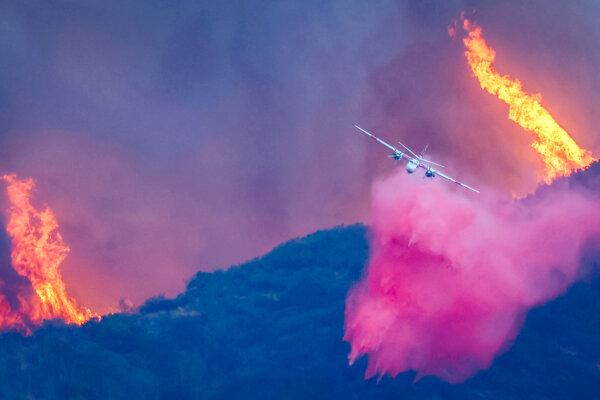 A firefighting aircraft drops fire retardant on the Palisades Fire in the Pacific Palisades, Calif., on Jan. 7, 2025. (Mario Tama/Getty Images)