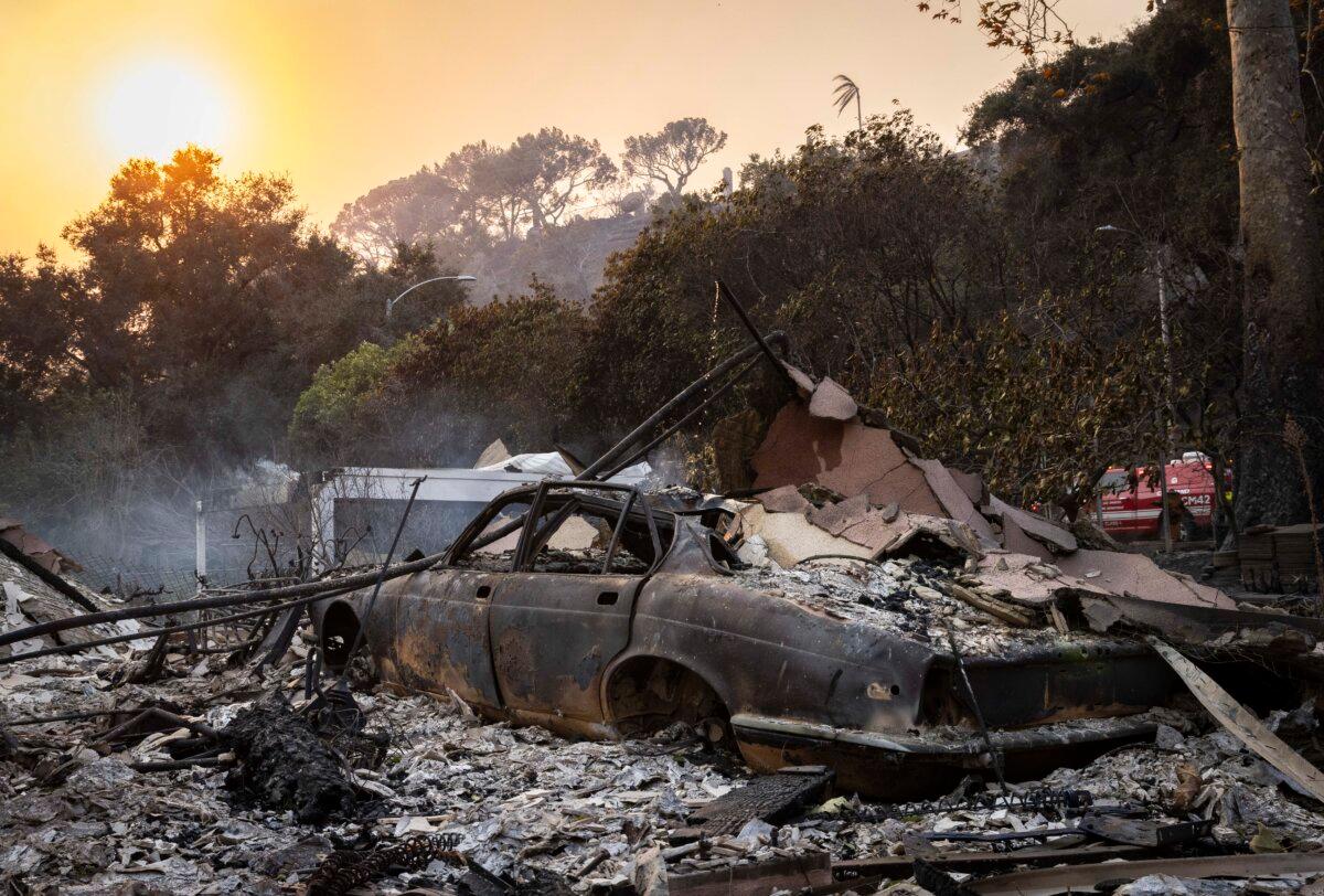 Homes and businesses sit damaged from the Palisades Fire burning near Los Angles, Calif., on Jan. 8, 2025. (John Fredricks/The Epoch Times)