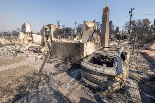 Destruction caused by the Palisades Fire lines neighborhoods near Los Angeles on Jan. 9, 2025. (John Fredricks/The Epoch Times)