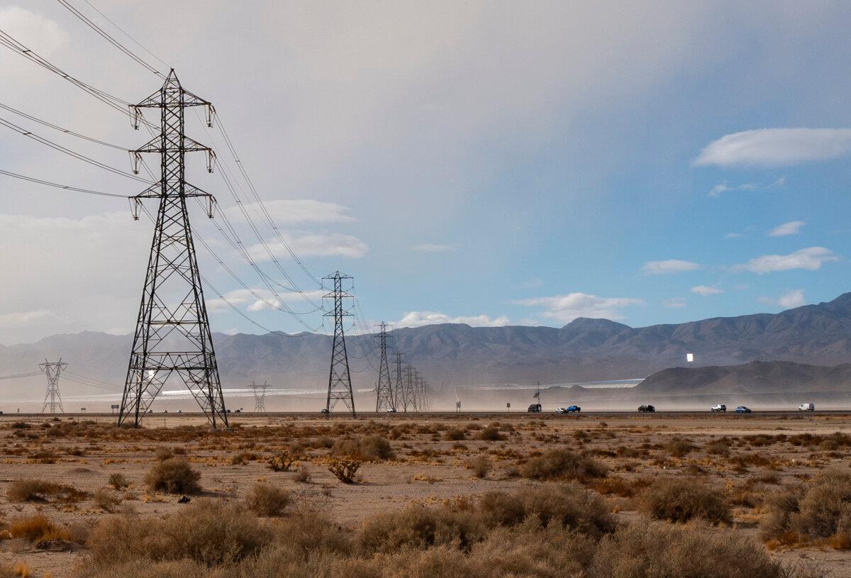 Power lines along Highway 15 outside Barstow, Calif., on Jan. 7, 2025. (John Fredricks/The Epoch Times)