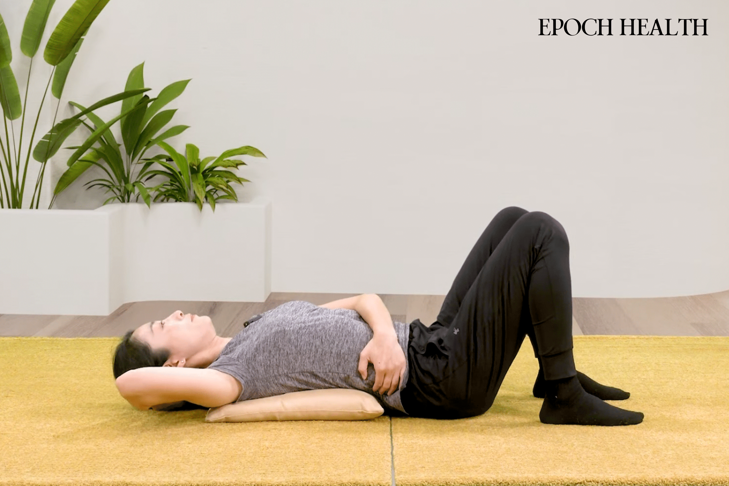 Thoracic Spine Stretch (Variation 2). (The Epoch Times)
