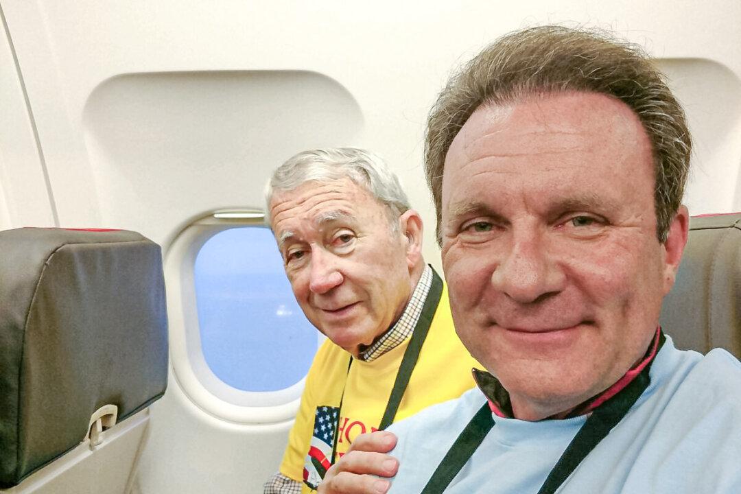 Jay Ratliff (R) and his father, military veteran Willis Ratliff, travel on an Honor Flight together to Washington, in this file photo. (Courtesy of Jay Ratliff)