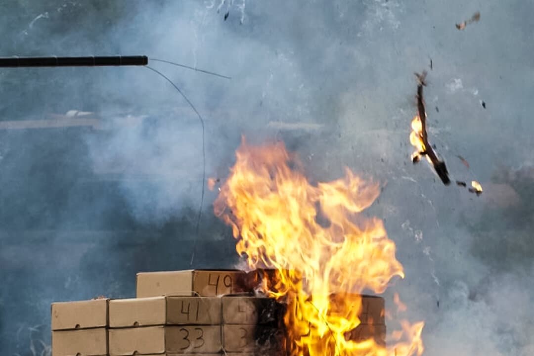 The Federal Aviation Administration conducts a test to observe whether or not a single lithium-ion battery would start a chain reaction with other lithium-ion batteries if it were to explode. (DOT/FAA/TC-TN12/11)