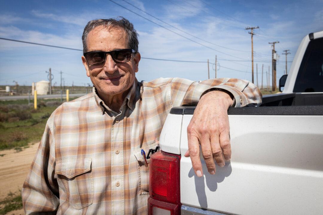 (Top) Oil specialists prepare to extract oil outside of Bakersfield, Calif., on March 21, 2025. (Bottom Left) California state Assemblyman Stan Ellis, a Republican who represents Bakersfield, stands near oil wells in Bakersfield, Calif., on March 21, 2025. (Bottom Right) Mike Umbro stands near oil valves in Bakersfield, Calif., on March 21, 2025. (John Fredricks/The Epoch Times)