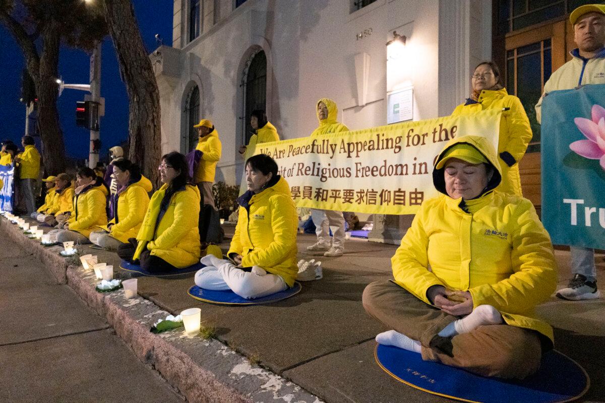Practitioners demonstrate in front of the Chinese Consulate in San Francisco on April 25, 2025. (Lear Zhou/The Epoch Times)