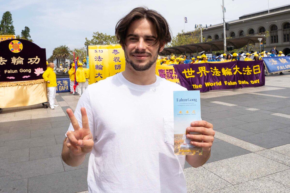 Social media influencer Darren Stallcup, a passerby at an event celebrating World Falun Dafa Day in San Francisco on May 3, 2025. (Lear Zhou/The Epoch Times)