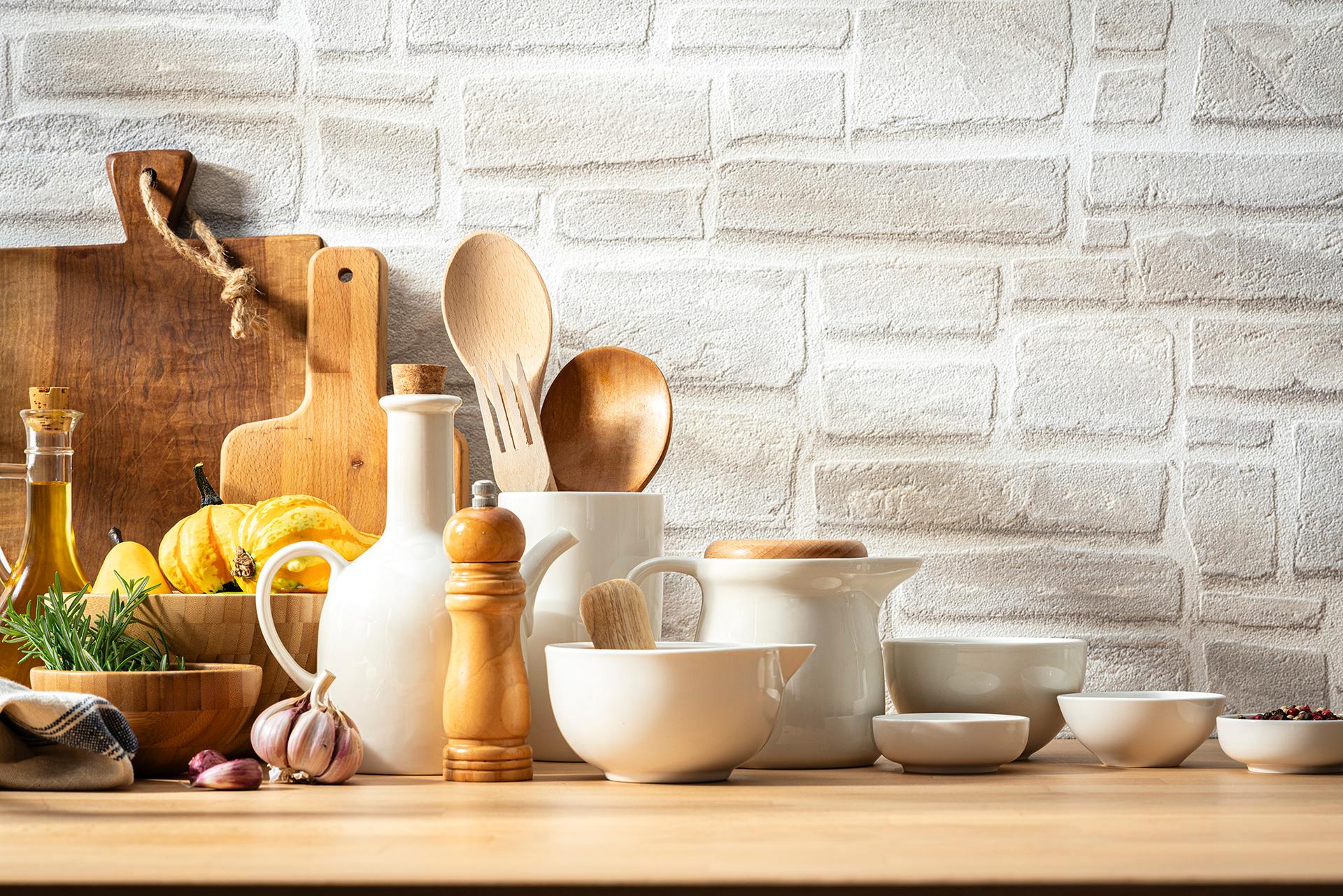 Bamboo or wooden cookware have less toxins in them. (fcafotodigital/Getty Images)