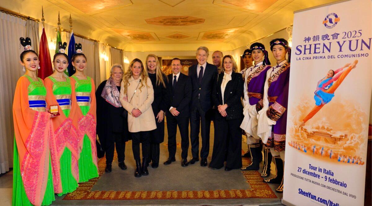 Joined by Shen Yun dancers, (L-R) Italian politician and former EU MP Simona Renata Baldassarre and her husband; President of the Senate EU Affairs Committee, Giulio Terzi di Sant'Agata; Rome City Councilor Federico Rocca; (back row) Italian Prime Minister Meloni's sister, Arianna Meloni and mother, Anna Paratore. (Mary Man/The Epoch Times)
