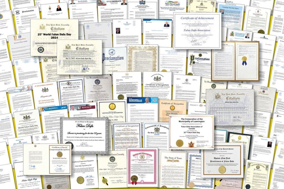 To mark the 25th World Falun Dafa Day, hundreds of dignitaries and leaders from various countries issued commendations and congratulatory letters. (Minghui)