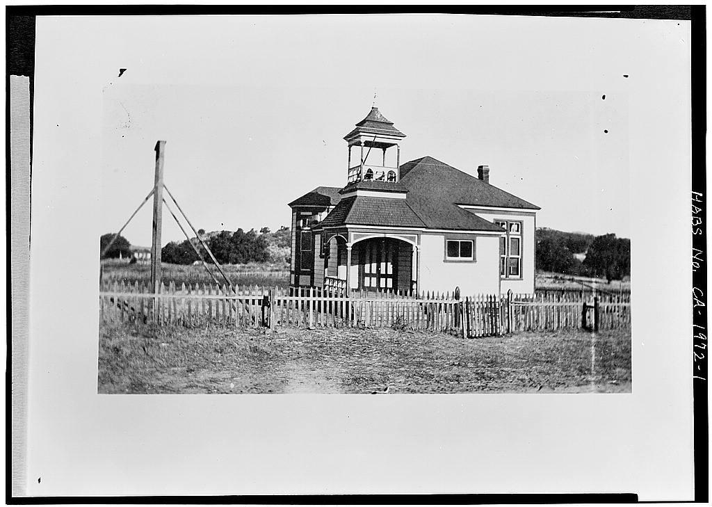 A photograph of the Santa Ysabel School in 1890, Library of Congress. (Public Domain)