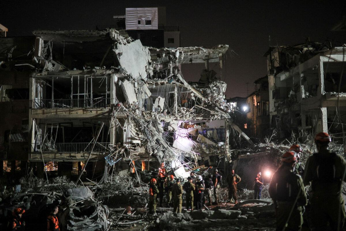 Rescue and security personnel work at an impact site following missile attack from Iran on Israel, in Ramat Gan, on June 13, 2025. (Reuters/Itai Ron)