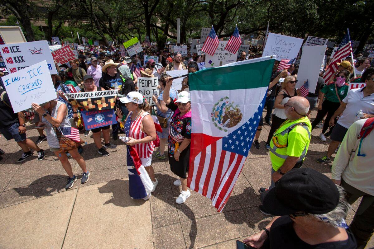 Protestors gather at the No Kings protest at Akard Plaza in Dallas, Texas. on June 14, 2025 (Bobby Sanchez/The Epoch Times)