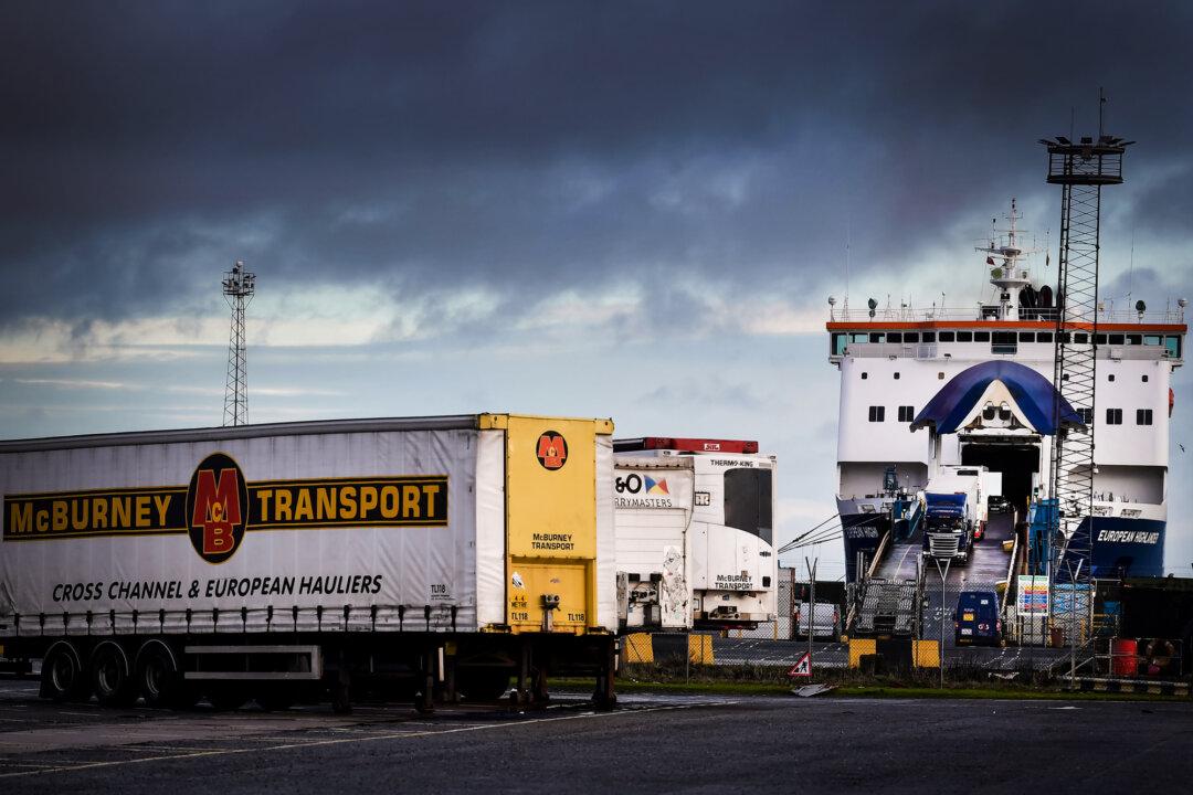Vehicles carrying chilled meats and other items from the UK mainland disembark at Larne port in Larne, Northern Ireland, on Dec. 31, 2021. The recent U.S.–UK trade deal highlighted long-standing differences in food standards, including U.S. hormone-treated beef and chlorine-washed chicken, both banned in the UK and Europe. (Charles McQuillan/Getty Images)
