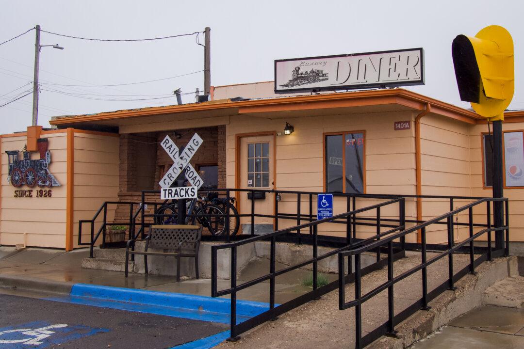 The Luxury Diner, founded in 1926, remains a popular local spot for burgers, apple pie, and more, in Cheyenne, Wyo., on June 24, 2025. (Travis Gillmore/The Epoch Times)