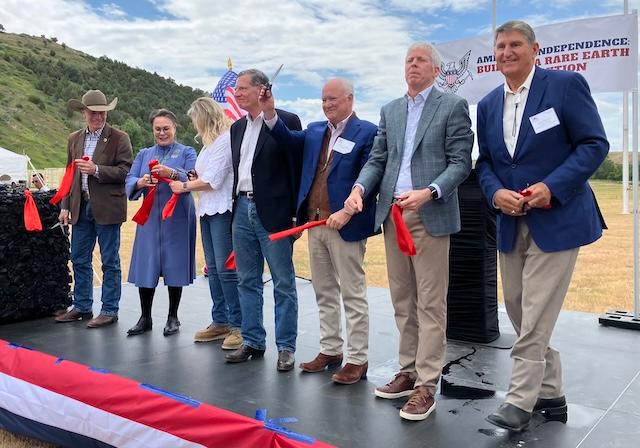 (L–R) Wyoming Gov. Mark Gordon, Rep. Harriet Hageman (R-Wyo.), Sen. Cynthia Lummis (R-Wyo.), Sen. John Barrasso (R-Wyo.), Ramaco Resources CEO and Chair Randall Atkins, Energy Secretary Chris Wright, and former Sen. Joe Manchin (I-W.Va.) are cheered after ceremoniously cutting a ribbon on July 11, 2025, in Ranchester, Wyo., to open Brook Mine, the first new coal mine in Wyoming in 50 years. (John Haughey/The Epoch Times)