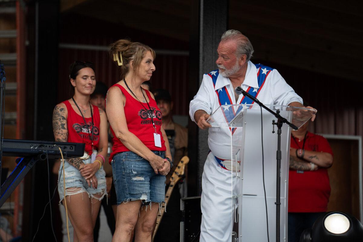 Organizer Scott Docherty and Helen Comperatore speak at a concert by Gary Burk III in honor of Corey Comperatore, in Russellton, Pa., on July 12, 2025. (Samira Bouaou/The Epoch Times)