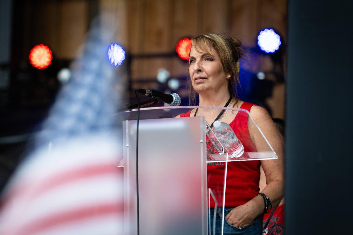 Helen Comperatore speaks before a concert by Gary Burk III in honor of Corey Comperatore, in Russellton, Pa., on July 12, 2025. (Samira Bouaou/The Epoch Times)