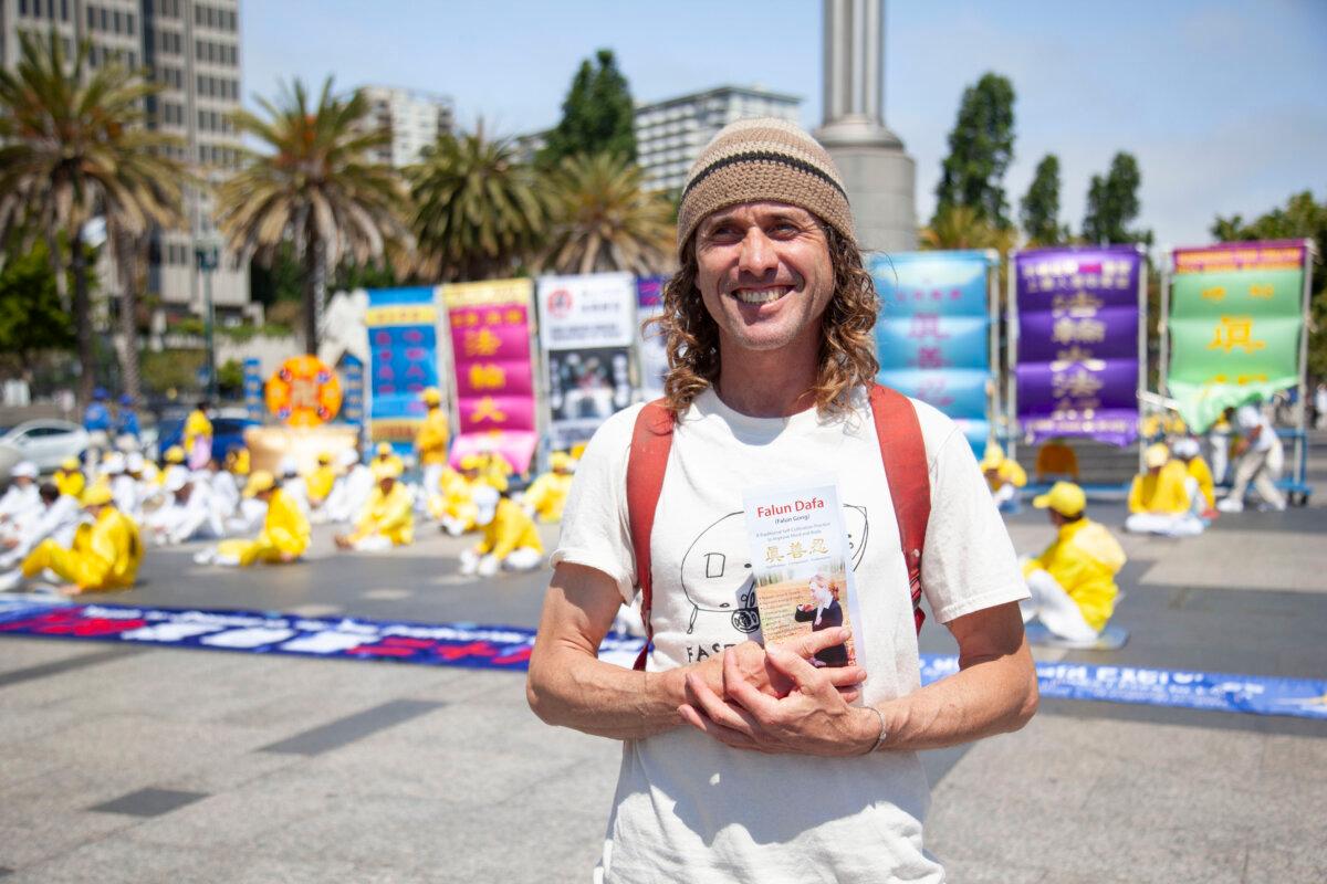 Ferndale resident and cabinetmaker Scotty Collin at Harry Bridges Plaza on July 12, 2025. (Lear Zhou/The Epoch Times)