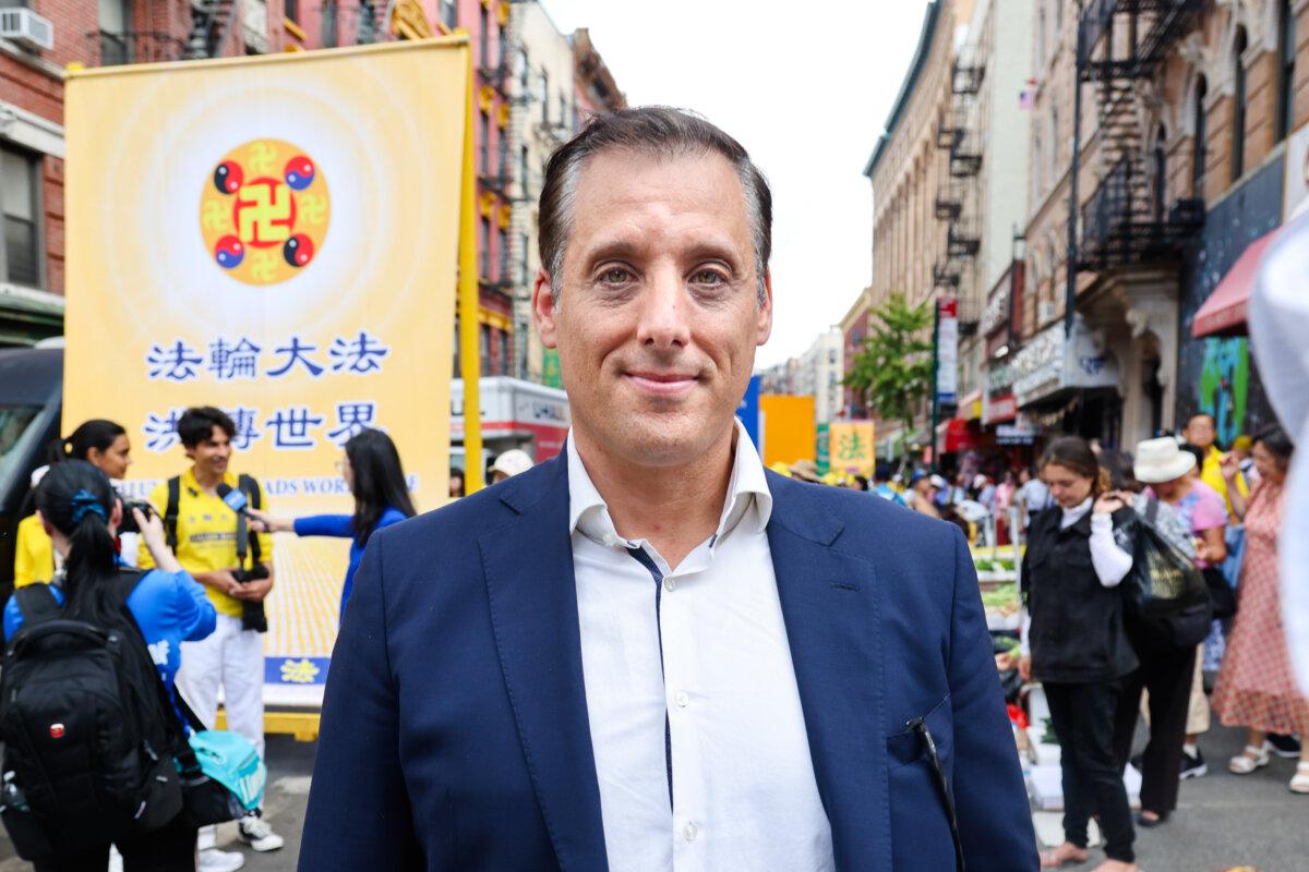 Shen Yun Performing Arts MC Leeshai Lemish joins a march to call for an end to the Chinese Communist Party’s 26 years of ongoing persecution against Falun Gong, in New York City on July 20, 2025. (Benny Zhang/The Epoch Times)