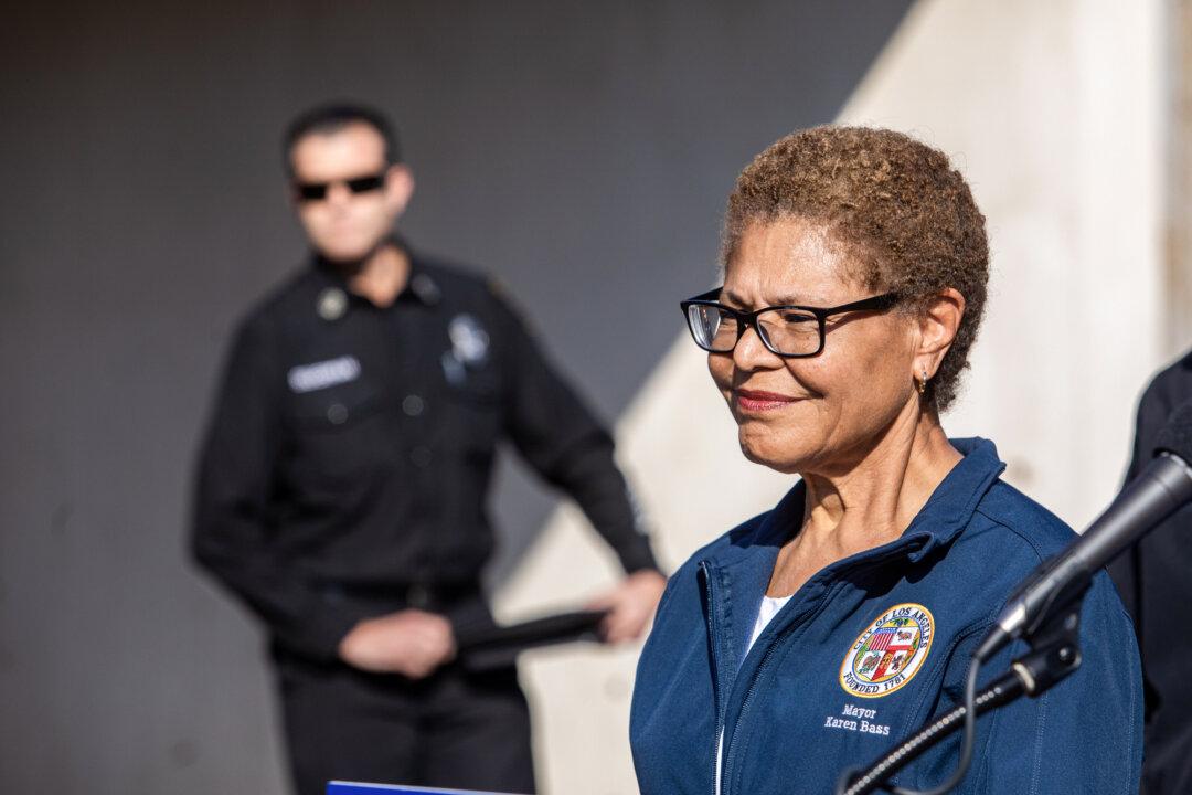 Los Angeles Mayor Karen Bass speaks to journalists in a press conference to announce Steve Soboroff to lead L.A.'s wildfire rebuilding and recovery efforts, in Los Angeles on Jan. 17, 2025. A petition demanding the recall of the mayor over her response to the fires had garnered 201,121 verified signatures towards a required total of 300,000 as of July 21. (Apu Gomes/Getty Images)