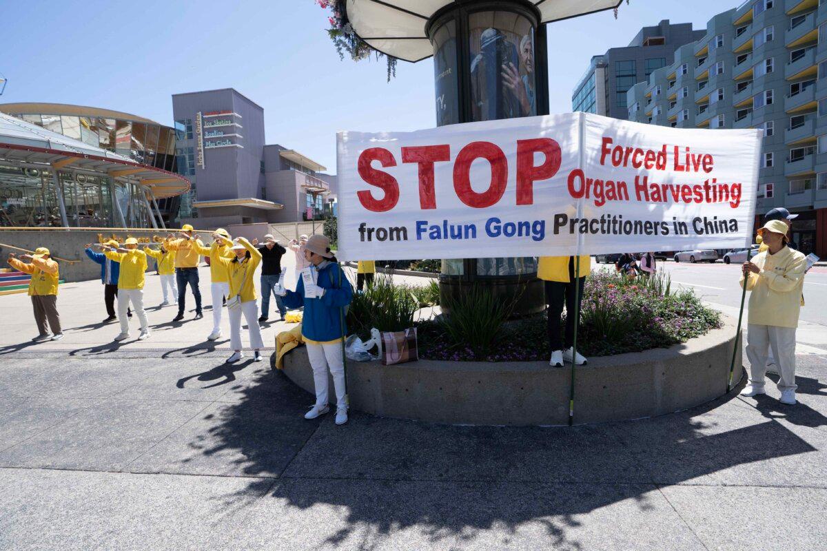 Falun Gong practitioners outside San Francisco's Moscone Center on Aug. 4. (Gary Wang/The Epoch Times)