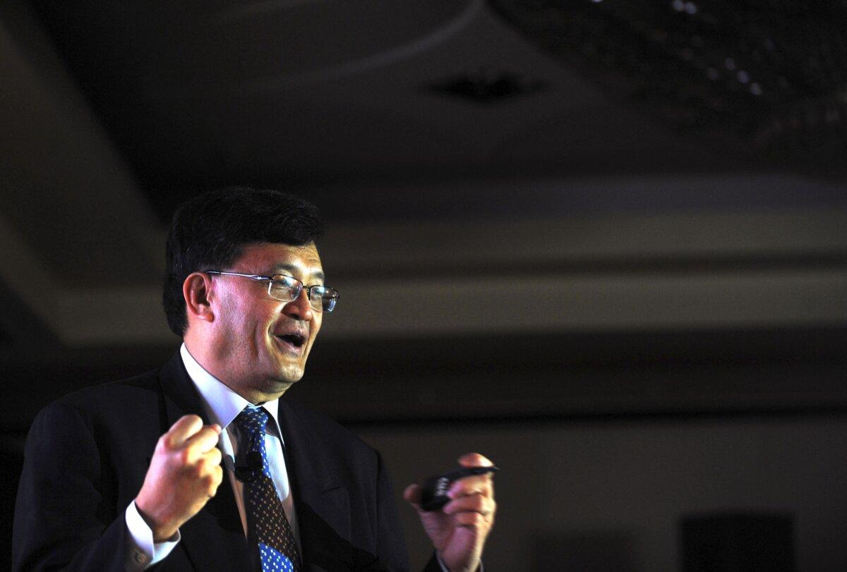Cadence Design CEO Lip-Bu Tan delivers the keynote address during the CDN Live conference in Bangalore, India, on Nov. 19, 2009. (Dibyangshu Sarkar/AFP via Getty Images)