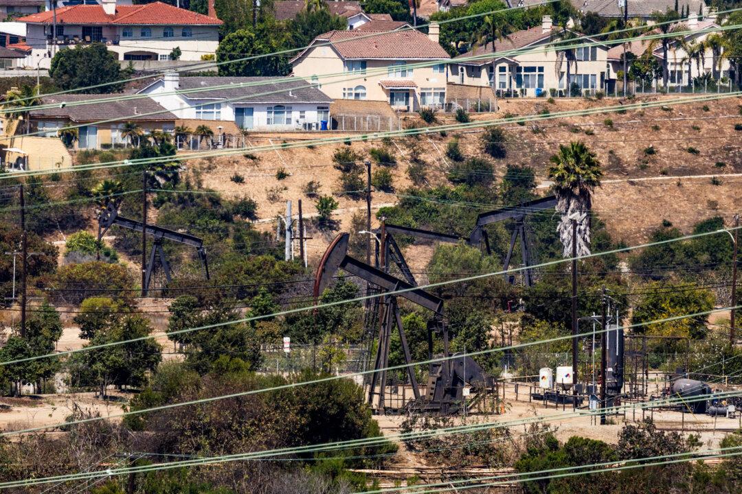 Oil pumps operate in the Los Angeles area on July 30, 2025. Los Angeles County is among the few places in the United States where drilling occurs in densely populated areas, raising health concerns for residents. (John Fredricks/The Epoch Times)