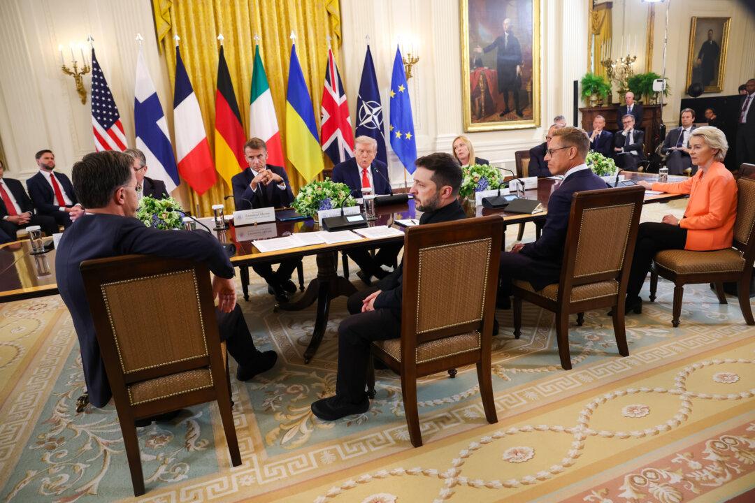 U.S. President Donald Trump hosts a meeting with Ukrainian President Volodymyr Zelenskyy, European Commission President Ursula von der Leyen, NATO Secretary-General Mark Rutte, and other European leaders at the White House on Aug. 18, 2025. Trump raised the possibility of helping Europe with “NATO-like” security guarantees for Ukraine. (Win McNamee/Getty Images)