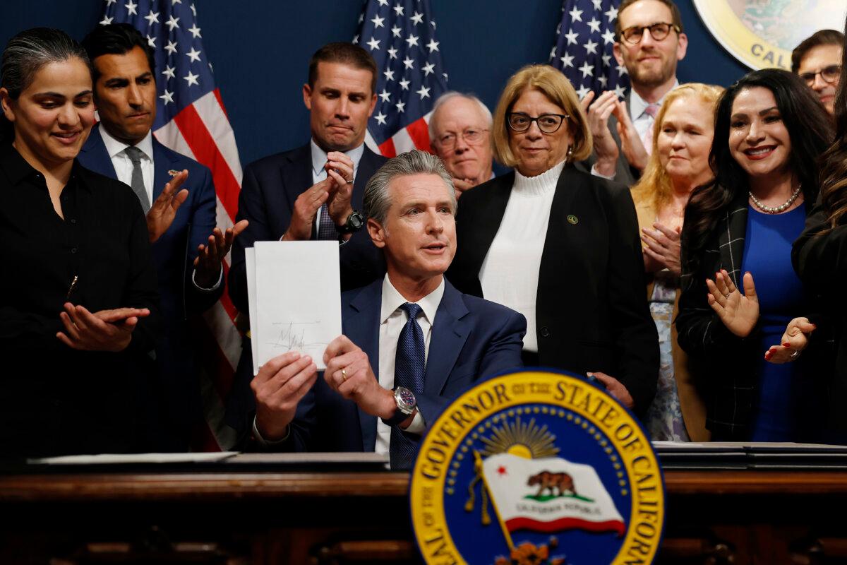 California Gov. Gavin Newsom signs bills that would lead to new California congressional maps in Sacramento on Aug. 21, 2025. (Justin Sullivan/Getty Images)