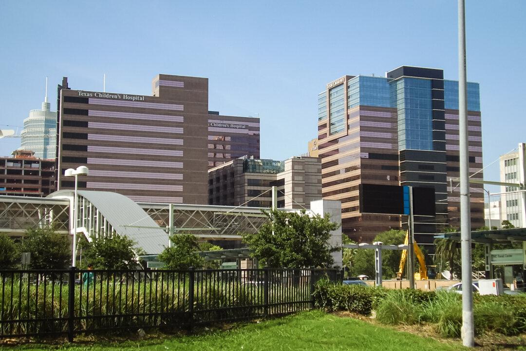 Texas Children's Hospital in Houston on July 14, 2010. Earlier this year, Dr. Eithan Haim alleged that the hospital had resumed transgender procedures on minors just three days after halting them, a claim the hospital denied. (Public Domain)
