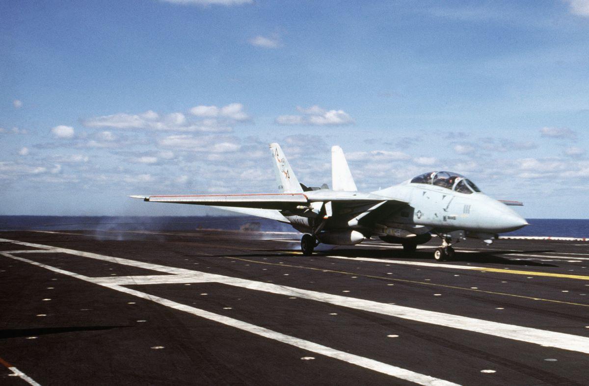 An F-14 Tomcat catches the wire aboard carrier USS Saratoga during the ship's 1985–1986 Mediterranean cruise. (Public Domain)