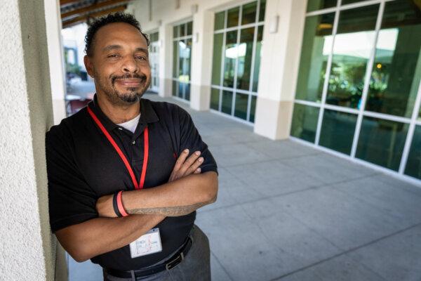 Otis Ray Smith, 43, stands within the campus of the Orange County Rescue Mission in Tustin, Calif., on Aug. 18, 2025. Smith and his teenage daughter became homeless following his divorce. (John Fredricks/The Epoch Times)