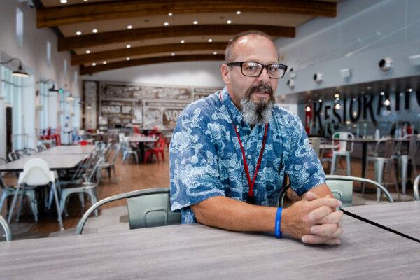 Program member Tracy Paquette, 58, in the Orange County Rescue Mission's dining area in Tustin, Calif., on Aug. 18, 2025. (John Fredricks/The Epoch Times)