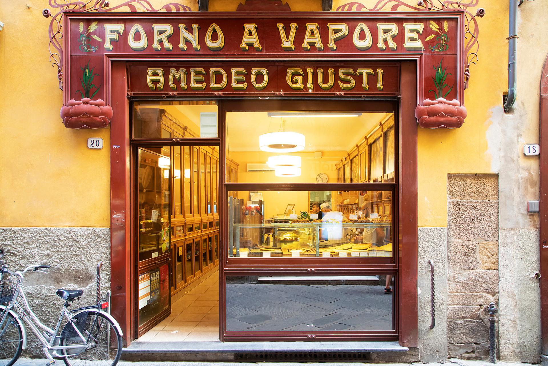 Forno a Vapore Amedeo Giusti is a historic steam bakery that was established in 1830. Focaccia, schiacciata (a Tuscan flatbread), and other breads are baked using traditional methods. (spatuletail/Shutterstock)