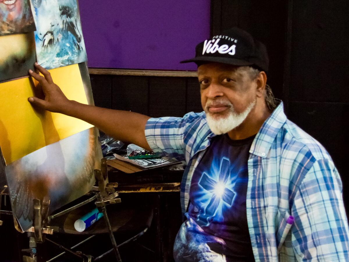 Ernest Lawson, 72, a veteran and artist who has worked on Beale Street for more than 50 years in Memphis, Tenn., on Oct. 6, 2025. (Travis Gillmore/The Epoch Times)