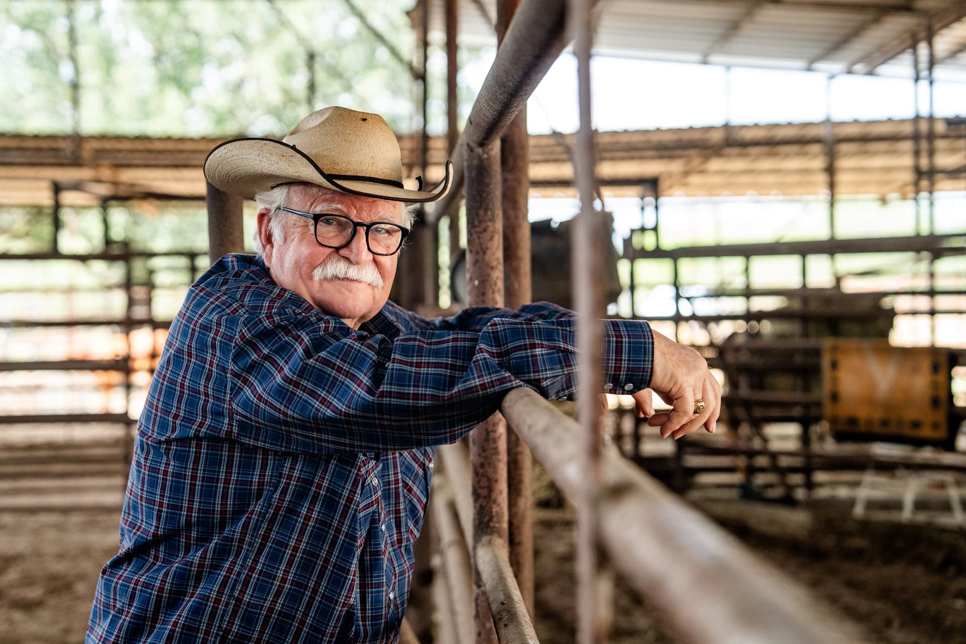 Veterinarian and rancher Michael Vickers at Las Palmas Veterinary Hospital in Falfurrias, Texas, on Oct. 8, 2025. (Samira Bouaou/The Epoch Times)