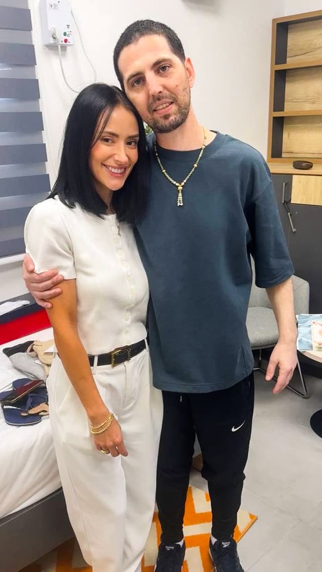 Elkana Bohbot reunites with his wife. (IDF)