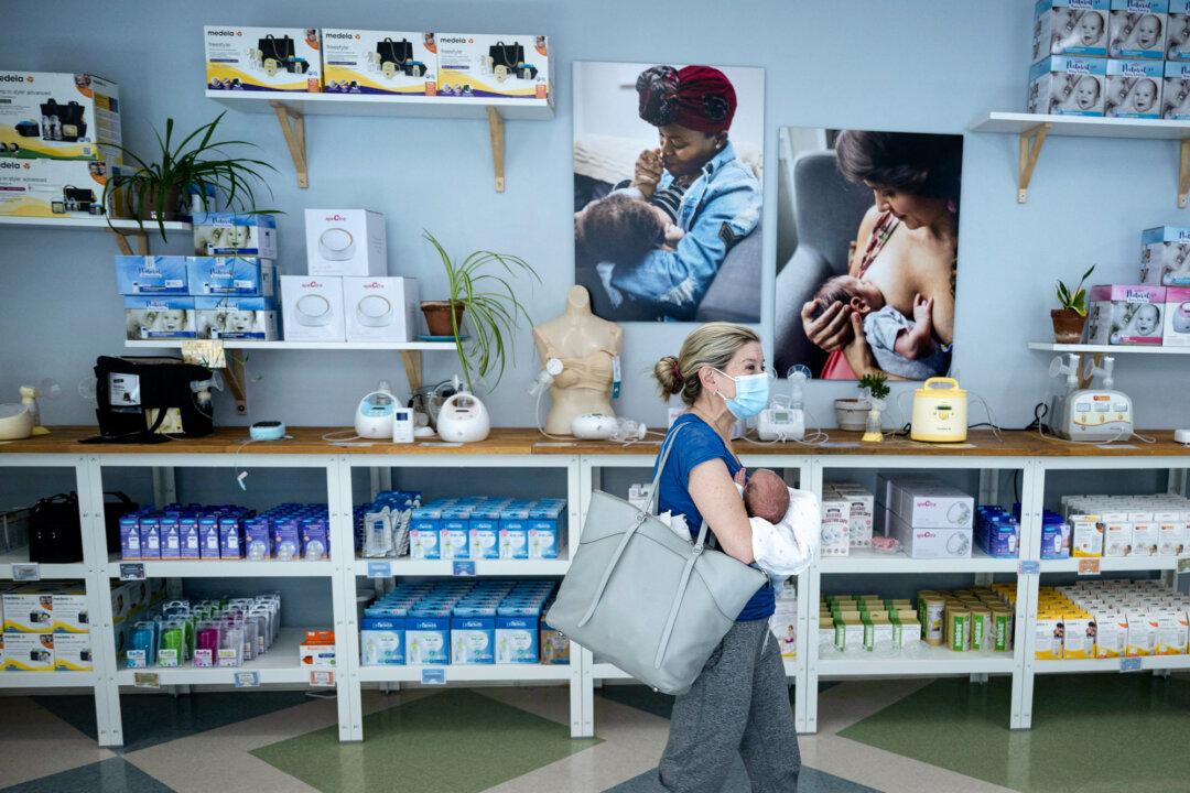 A mother arrives at a breastfeeding center with her newborn son for coaching, in Washington on May 19, 2022. (Brendan Smialowski/AFP via Getty Images)