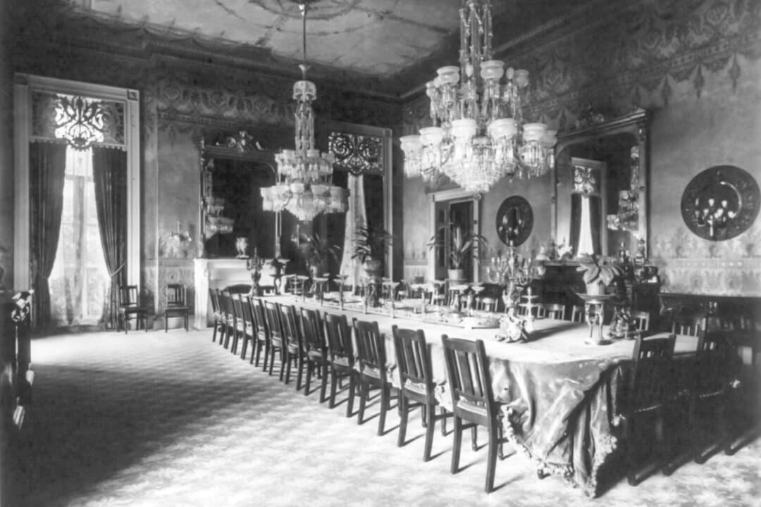 The State Dining Room in the White House in 1890. (Frances Benjamin Johnston/Public Domain)