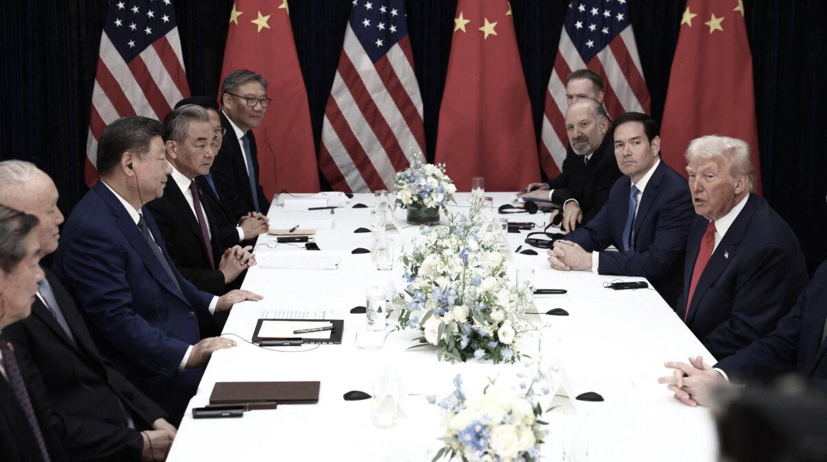 U.S. President Donald Trump (R front) and Chinese leader Xi Jinping (3rd from L) hold a bilateral meeting at Gimhae International Airport in Busan, South Korea, on Oct. 30, 2025. (Evelyn Hockstein/Reuters)