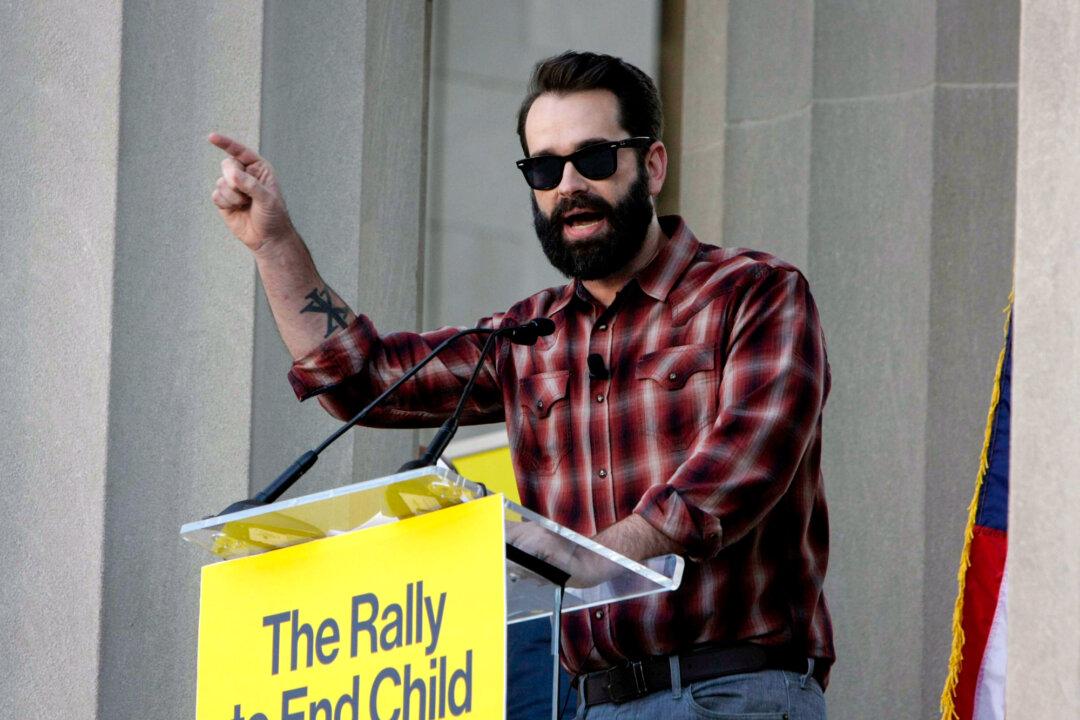 Matt Walsh speaks at War Memorial Plaza during the “Rally to End Child Mutilation,” in Nashville on Oct. 21, 2022. Walsh called a chatbot designed to mimic him during his one of his podcasts and said the experience was unnerving. (Bobby Sanchez for The Epoch Times)