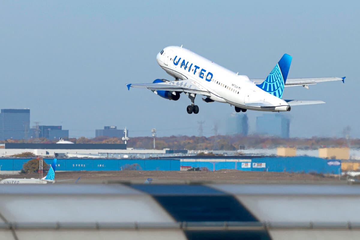 A United Airlines passenger plane departs Chicago O'Hare International Airport in Chicago on Nov. 7, 2025. (Kamil Krzaczynski/AFP via Getty Images)