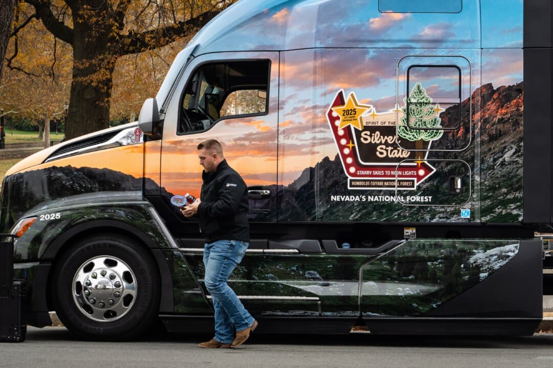 A specially decaled Kenworth T680 truck transported the 2025 U.S. Capitol Christmas Tree to Washington on Nov. 21, 2025. (Madalina Kilroy/The Epoch Times)