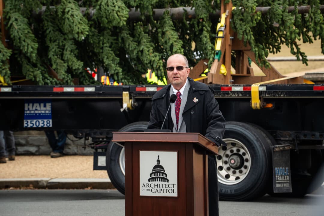James Kaufmann, executive director of the Capitol Grounds and Arboretum, accepts the 2025 U.S. Capitol Christmas Tree, following its journey from Nevada’s Humboldt-Toiyabe National Forest, in Washington on Nov. 21, 2025. (Madalina Kilroy/The Epoch Times)