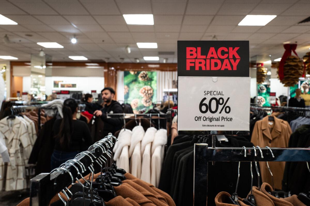 Shoppers on Black Friday at a mall in Bethesda, Md., on Nov. 28, 2025. (Madalina Kilroy/The Epoch Times)